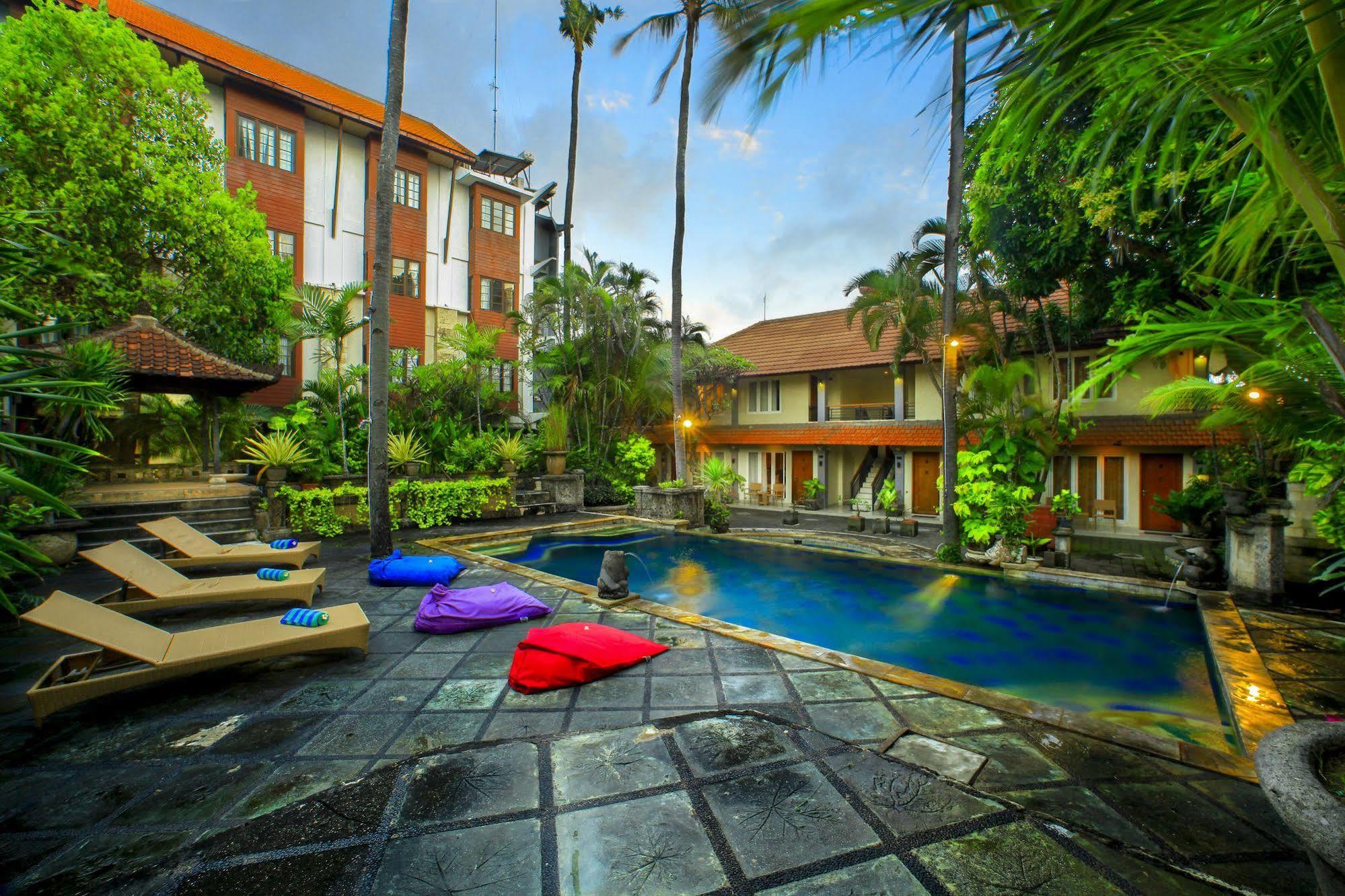 Restu Bali Hotel Legian Esterno foto