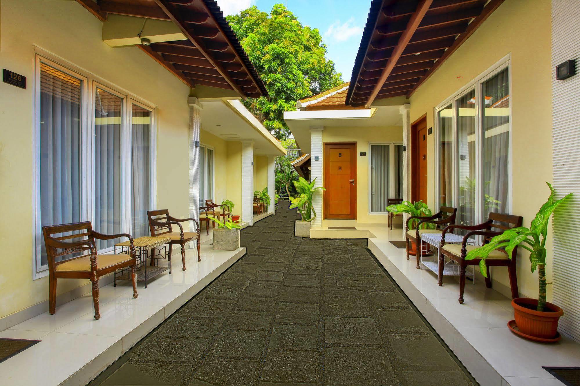 Restu Bali Hotel Legian Esterno foto