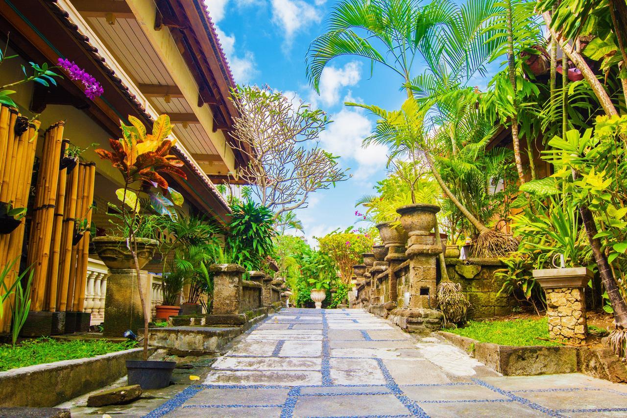 Restu Bali Hotel Legian Esterno foto
